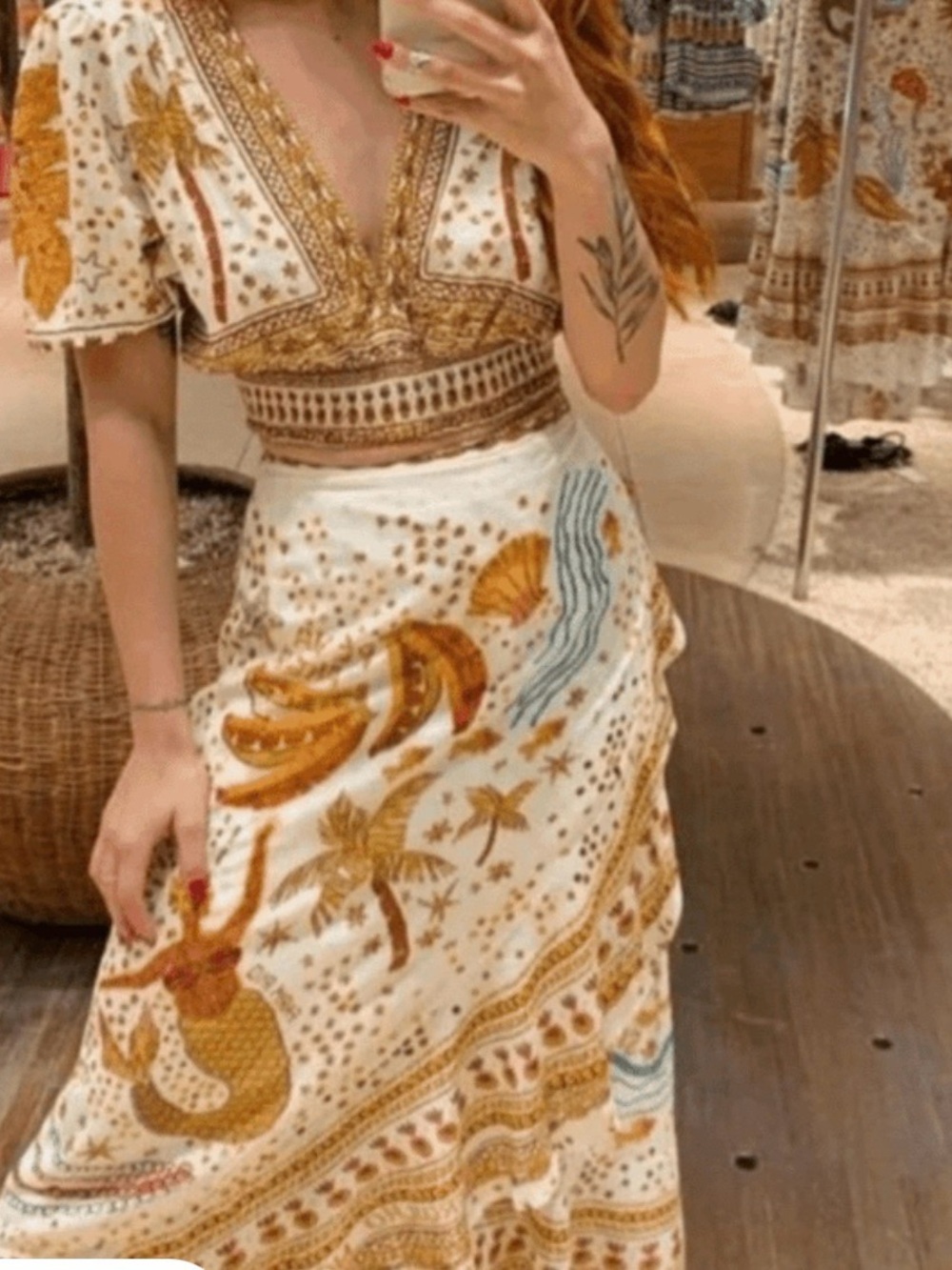 FARM RIO SZ M Bohemian White and Gold Printed top cropped